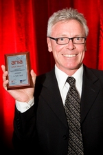 Associate Professor Mark Carroll with his Adelaide Research & Innovation !mpact Award.
Photo by Jennie Groom.