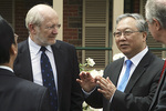 The Universitys Vice-Chancellor and President, Professor James McWha, with the President of the Chinese Academy of Sciences, Professor Lu Yongxiang, at Urrbrae House, Waite Campus
Photo by Scott Oates