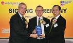 From left: The Pro Vice-Chancellor (International) of the University of Adelaide, Professor John Taplin, pictured with the Hon. Paul Holloway and the President of Lingnan University, Professor Yuk-Shee Chan
Photo by Candy Gibson