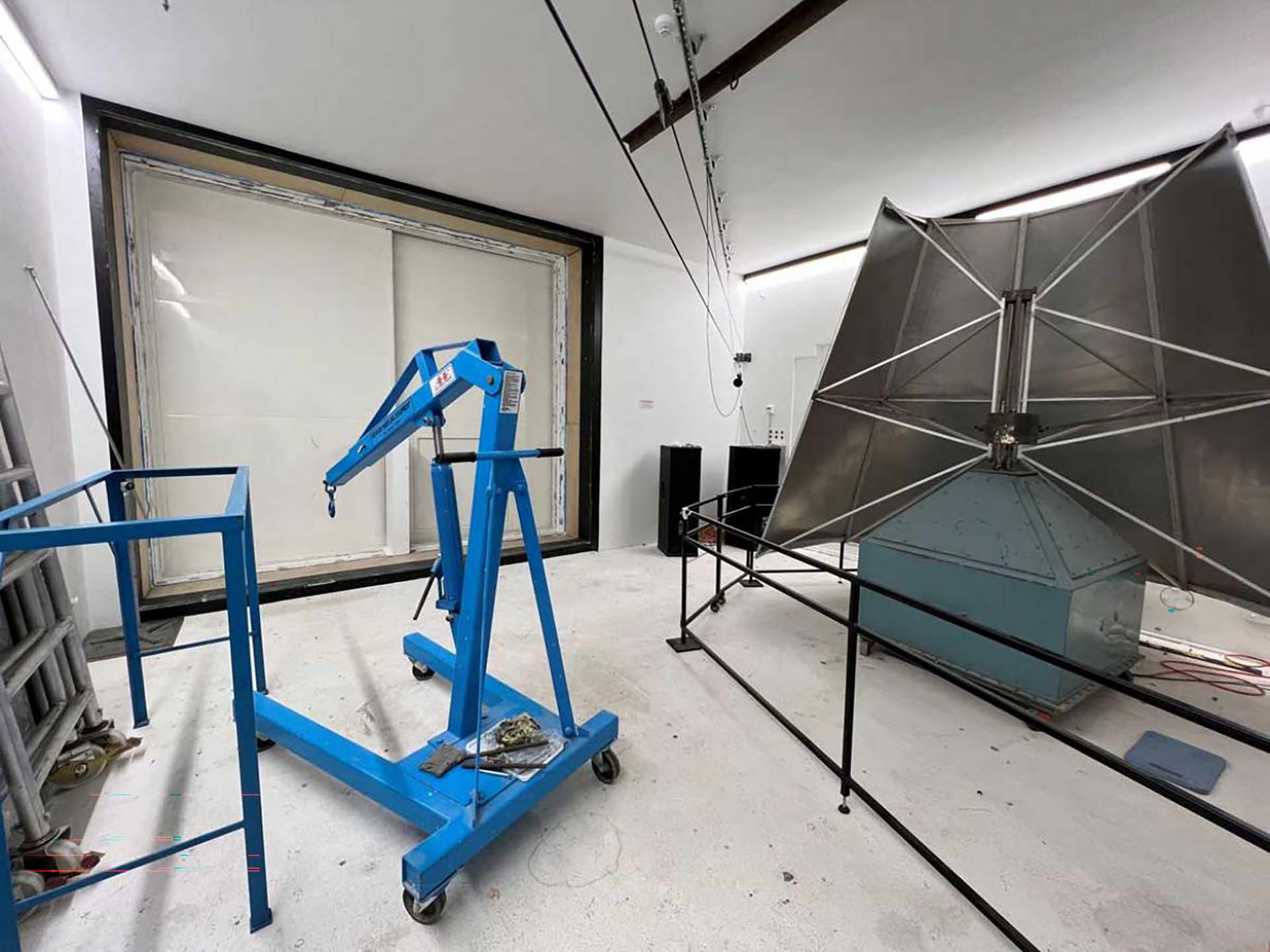 Acoustic chamber source room