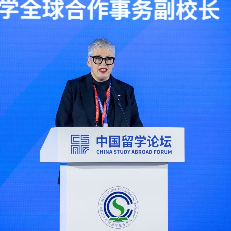 Professor Lori Hocking