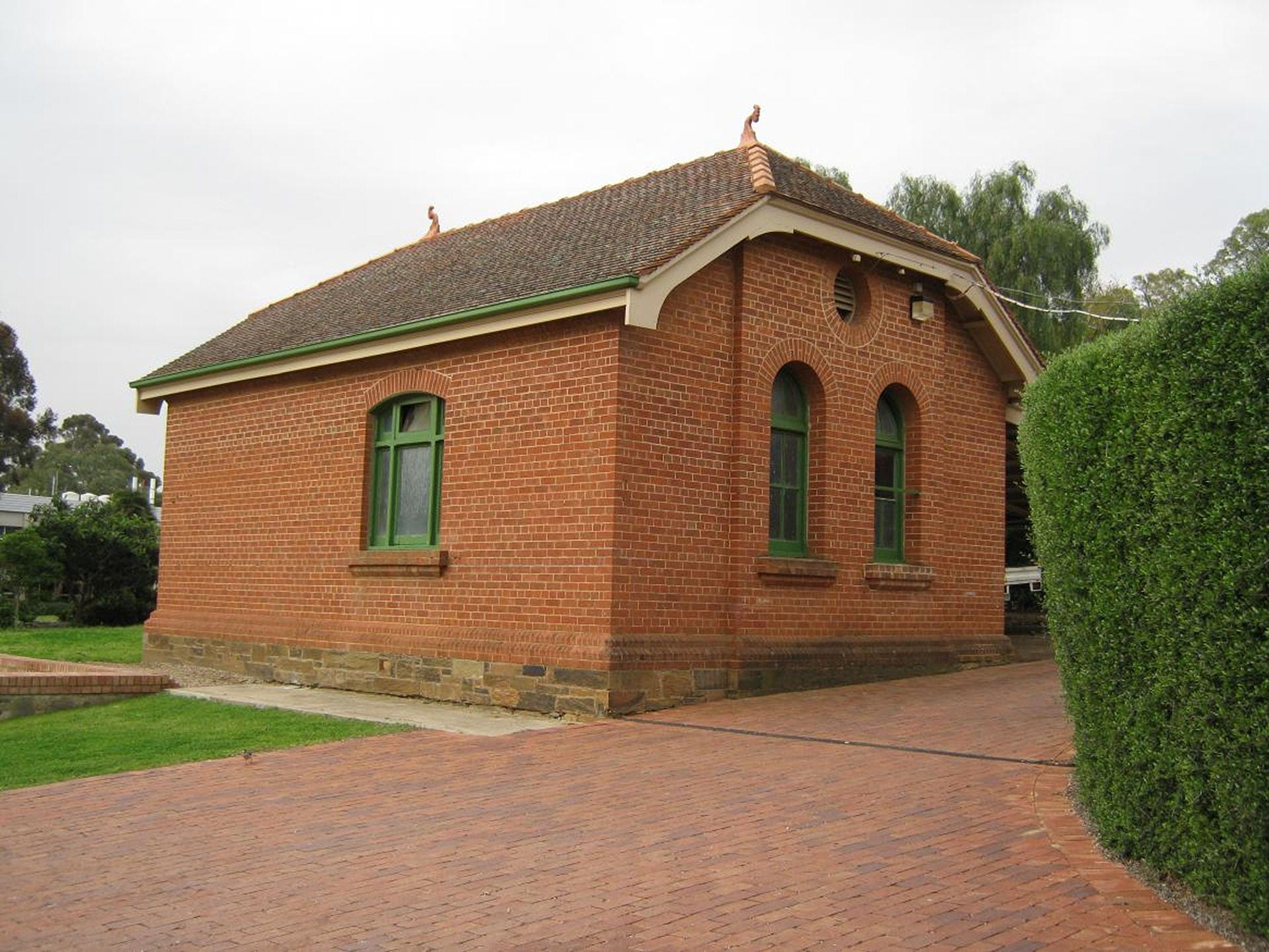 Battery house