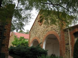 Coach house