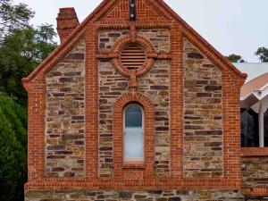 Coach house