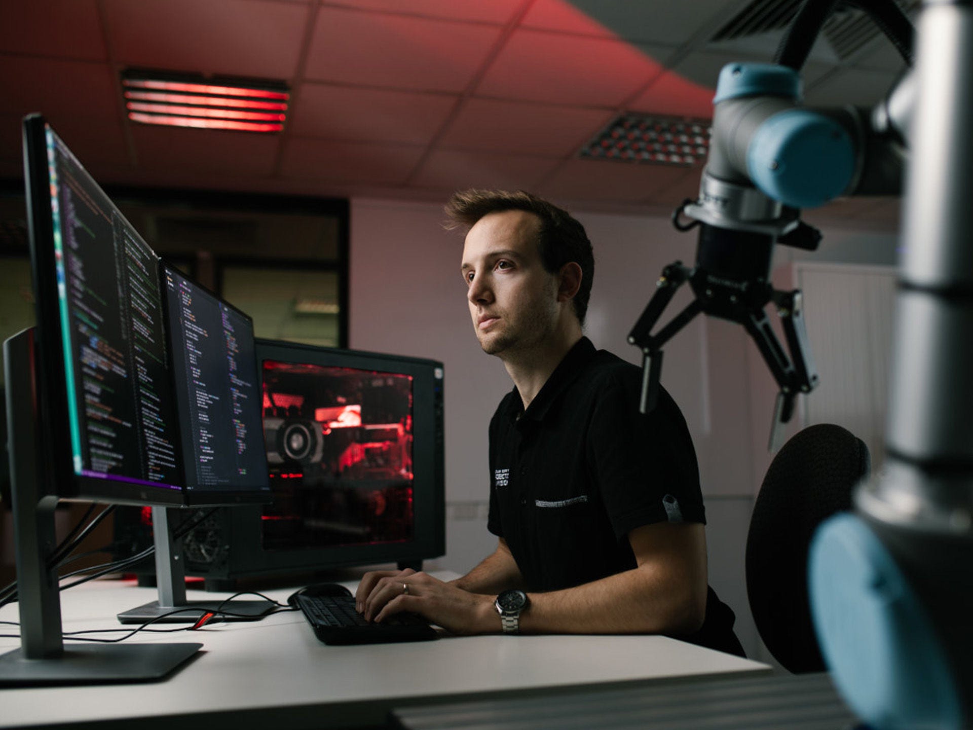 Staff member in an AIML machine learning lab