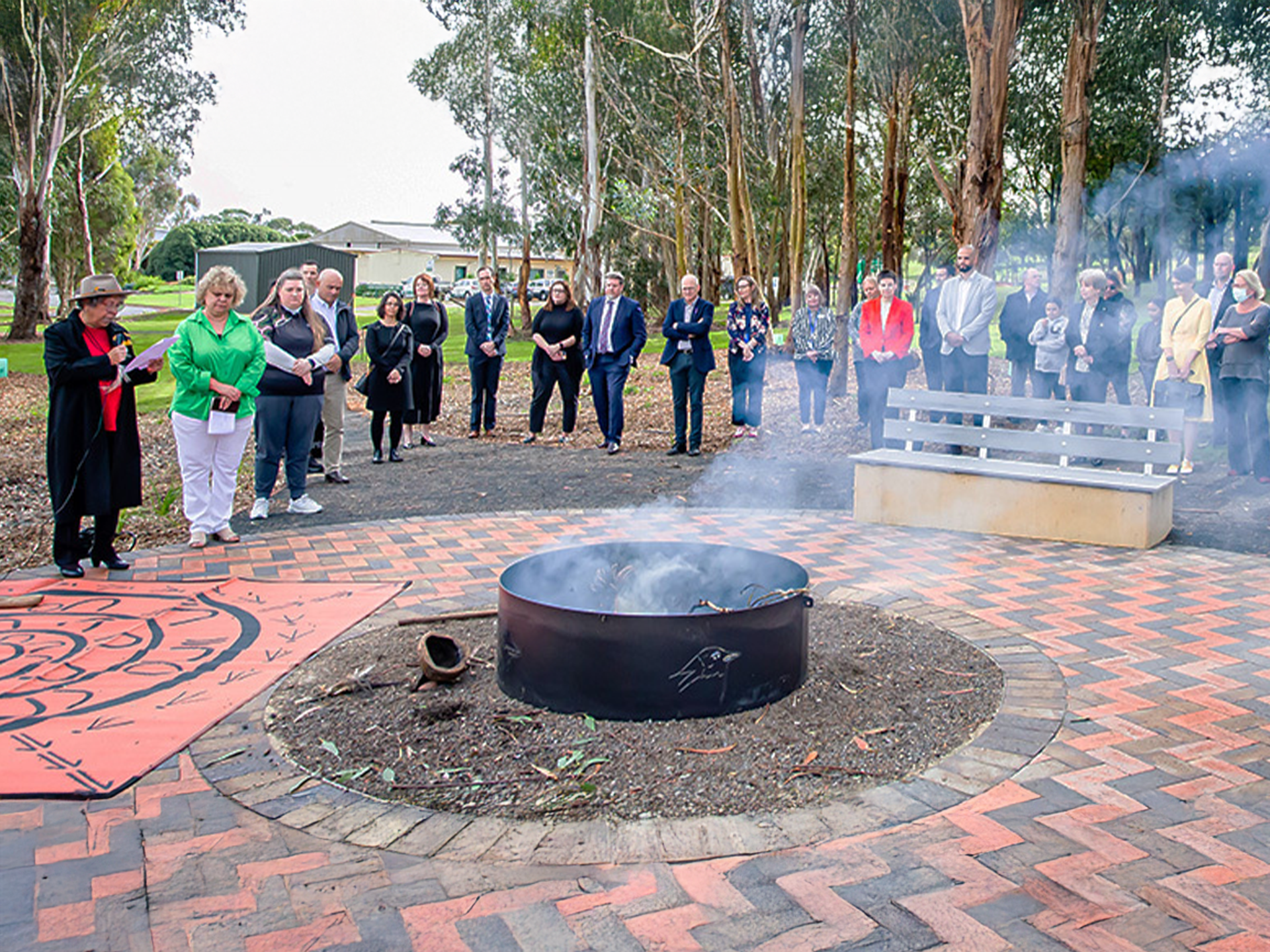 Nyina Ba Kalawa Yarning Circle and Kinyera Wari Path – Mount Gambier (Boandik Country)