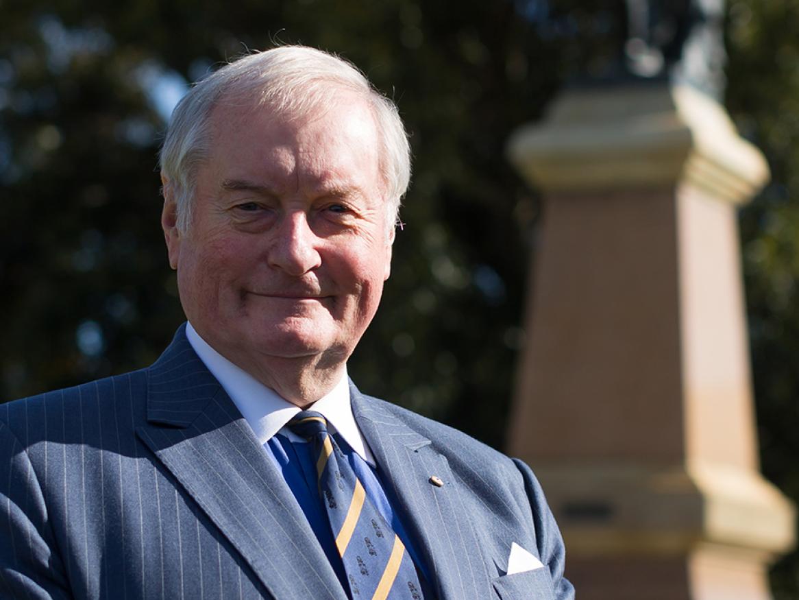 Dr Michael Llewellyn-Smith AM KStJ JP, winner of the Distinguished Alumni Awards' Vice-Chancellor's Award 2019