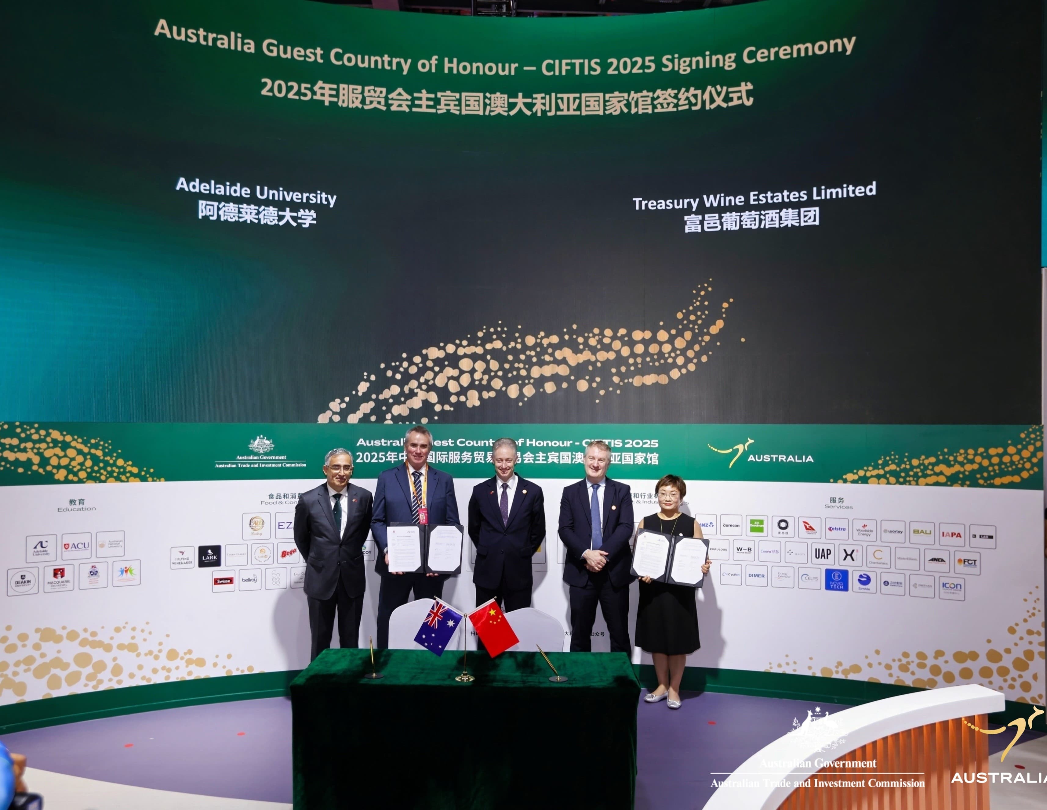 Austrade General Manager, Mainland China, Hong Kong and Taiwan Dominic Trindade, Adelaide University Pro Vice Chancellor, College of Engineering and IT Professor David Lewis, Australian Ambassador to China HE Mr Scott Dewar, Australia Trade and Investment