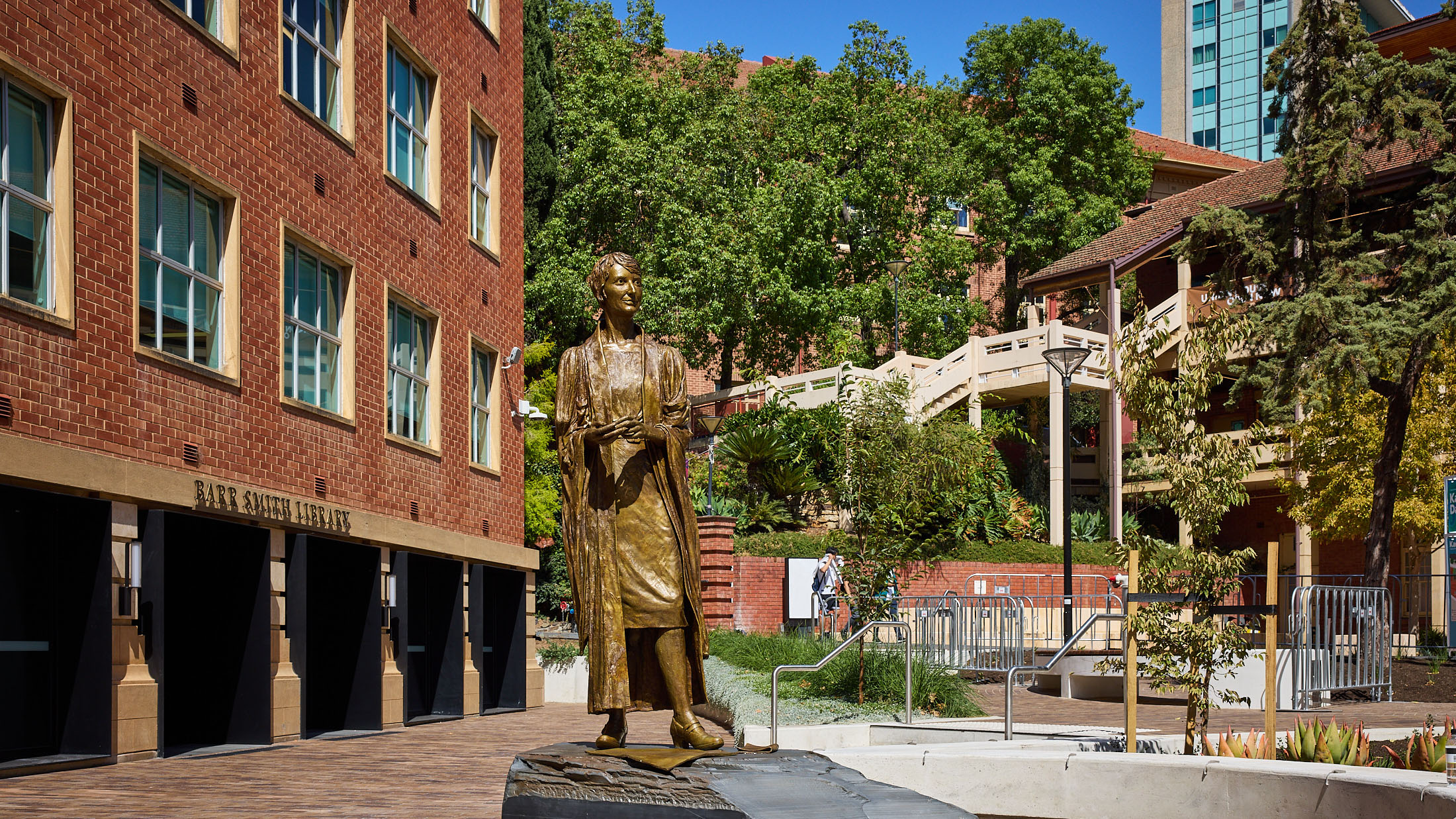 Statue of Faye Gale at the City East campus