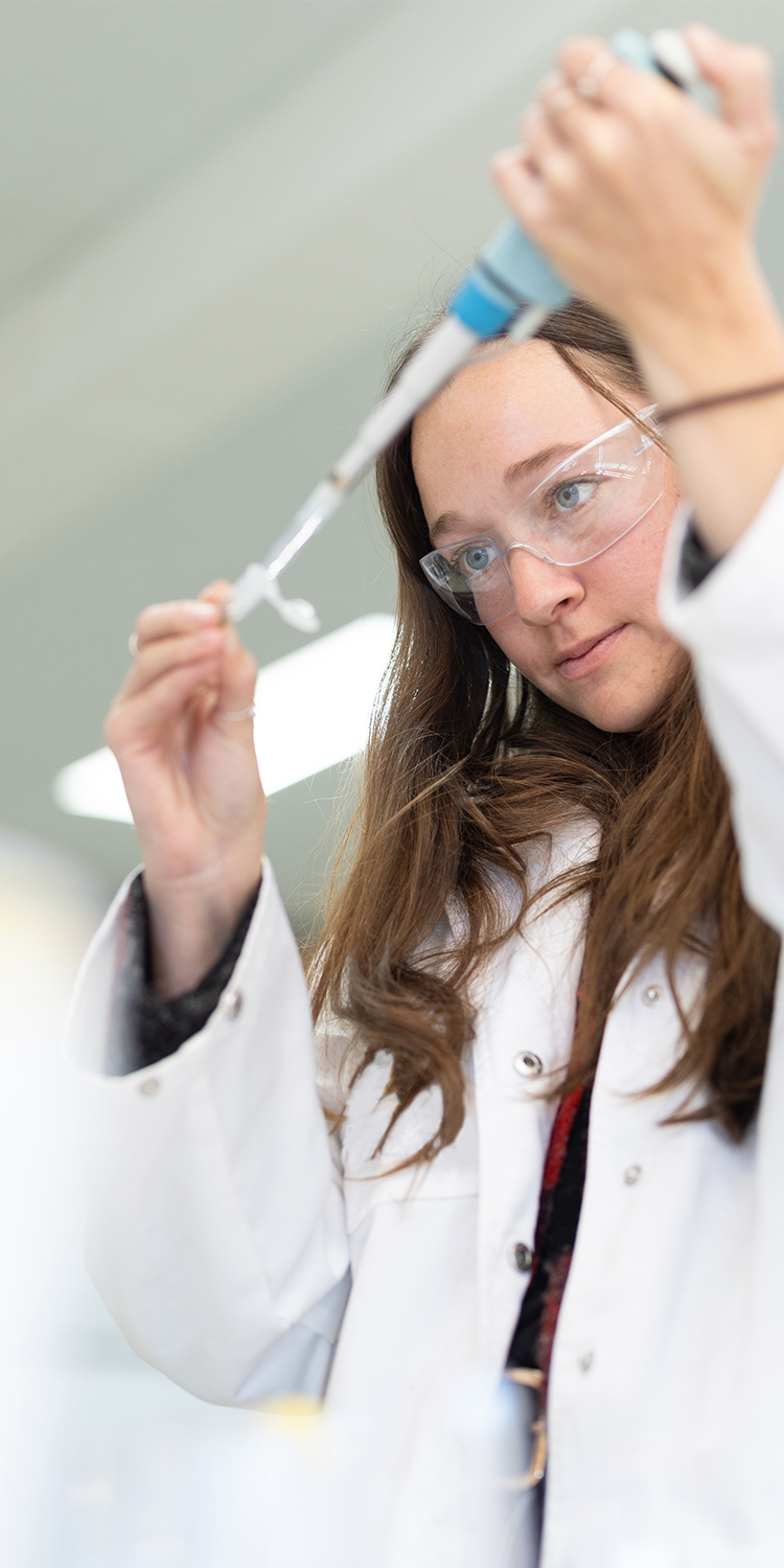 Hero banner - Bachelor of Biomedical and Health Sciences majoring in Biochemistry