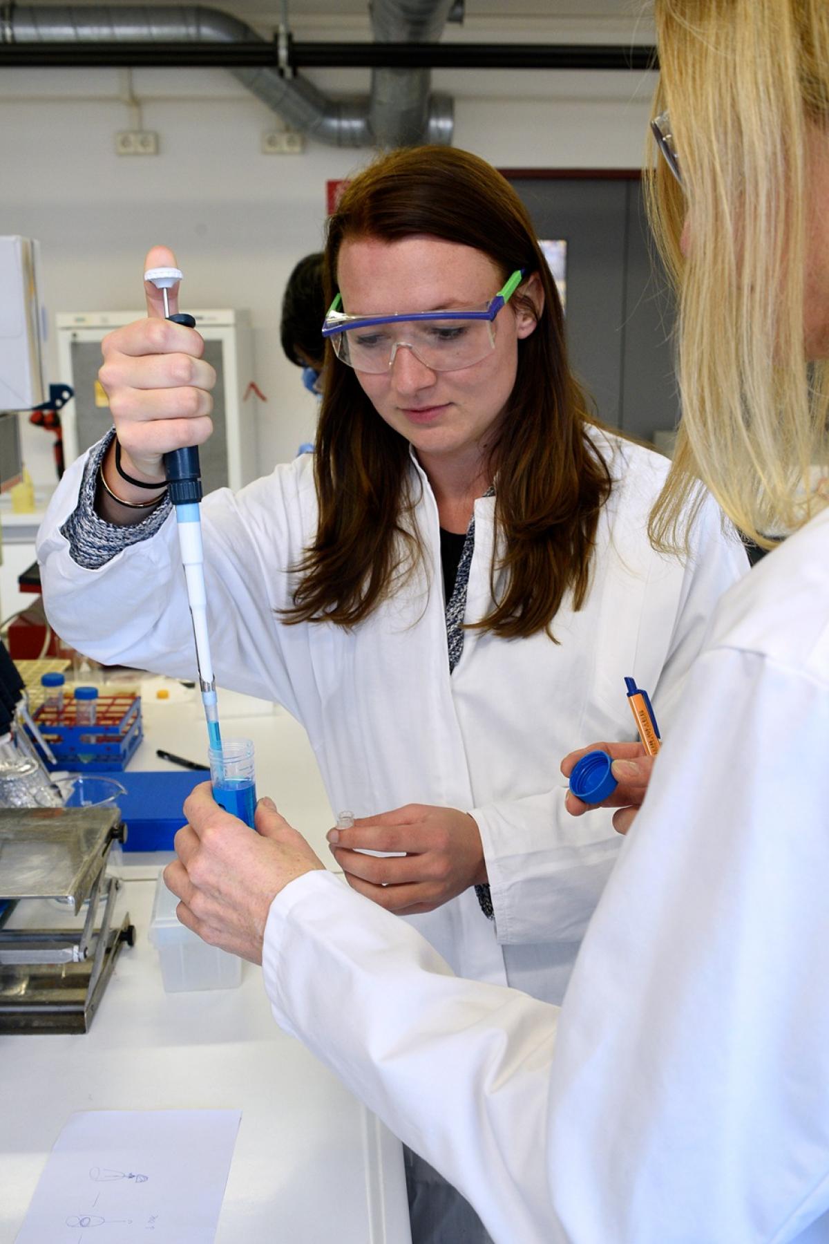 Dr Laurine Kaul working in a lab