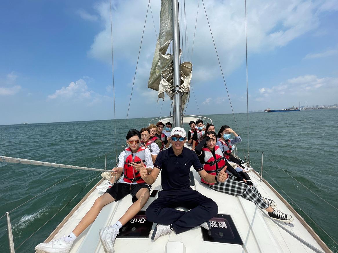 Haide College students sailing