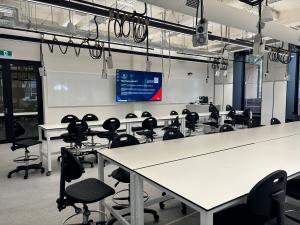 Engineering South teaching laboratory with tables, chairs and LED wall screen 