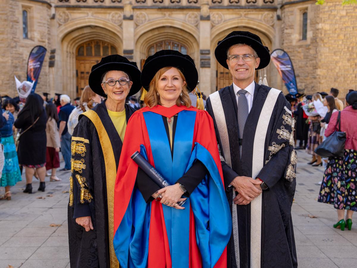 Adele Ferguson receives her Honorary Doctorate from the Chancellor and the Vice-Chancellor.