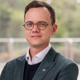 Profile of Prof Andrew van der Vlies