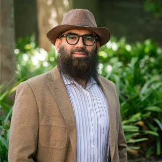 Profile of Dr Athar Qureshi