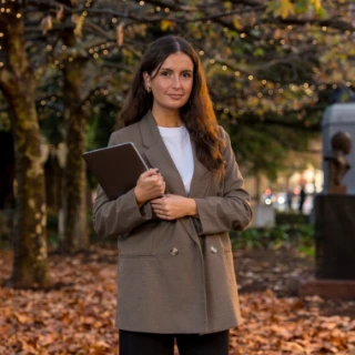 Profile of Ms Charlotte Pruett