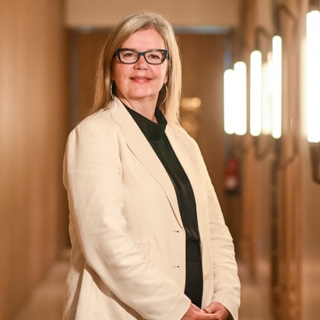 Profile of Mrs Elke Seretis