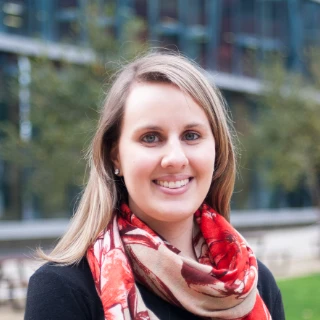Profile of Dr Stephanie Plummer