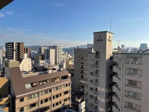 Landscape photo of buildings in Hiroshima, taken by Piero (2023).